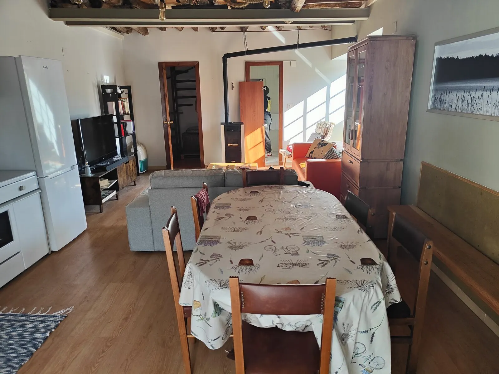 Comedor de la casa rural, punto de partida para explorar la Ribeira Sacra